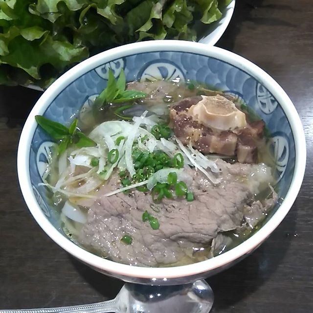 pho　言わずと知れた米麺の料理。実はパクチーはあまり入れないのが本場のフォーなんです！